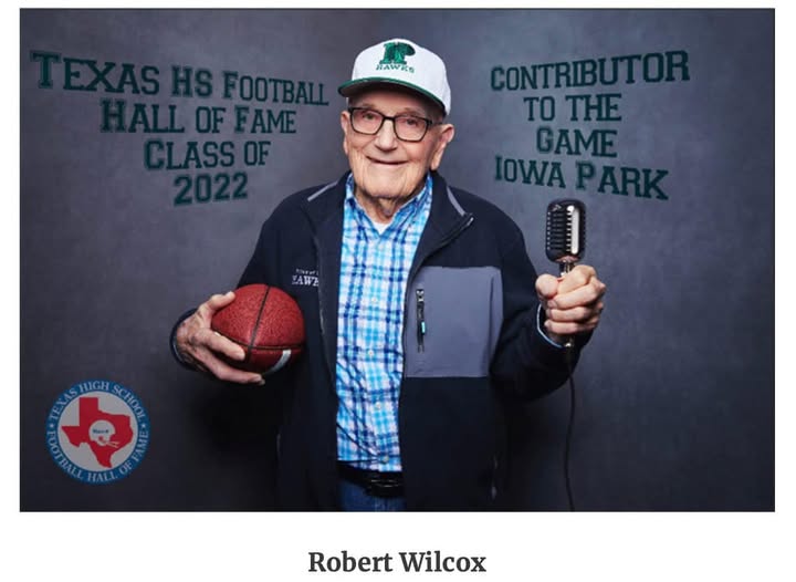 Most #txhsfb programs have a former coach or player as the face of its program.
In Iowa Park, the face of the program is a legendary PA announcer. A job the man was never paid a cent to do. He did it for FREE for 70-plus years!
RIP to Texas Sports Hall of Famer Robert Wilcox.