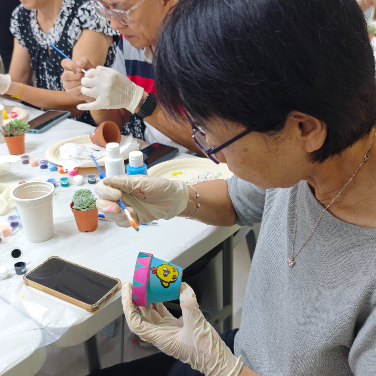 ecss_sg's tweet photo. [3/3] ECSS X PwC Singapore volunteers coming together for a day of painting and potting of succulent plants with our silver generation participants @ Tampines 253 17 Jan 25.
Thank you PwC volunteers.
#ECSS #pwcsingapore #gardeningsingapore #succulentsingapore #silvergenerationsg https://t.co/o2zpcQGmMe