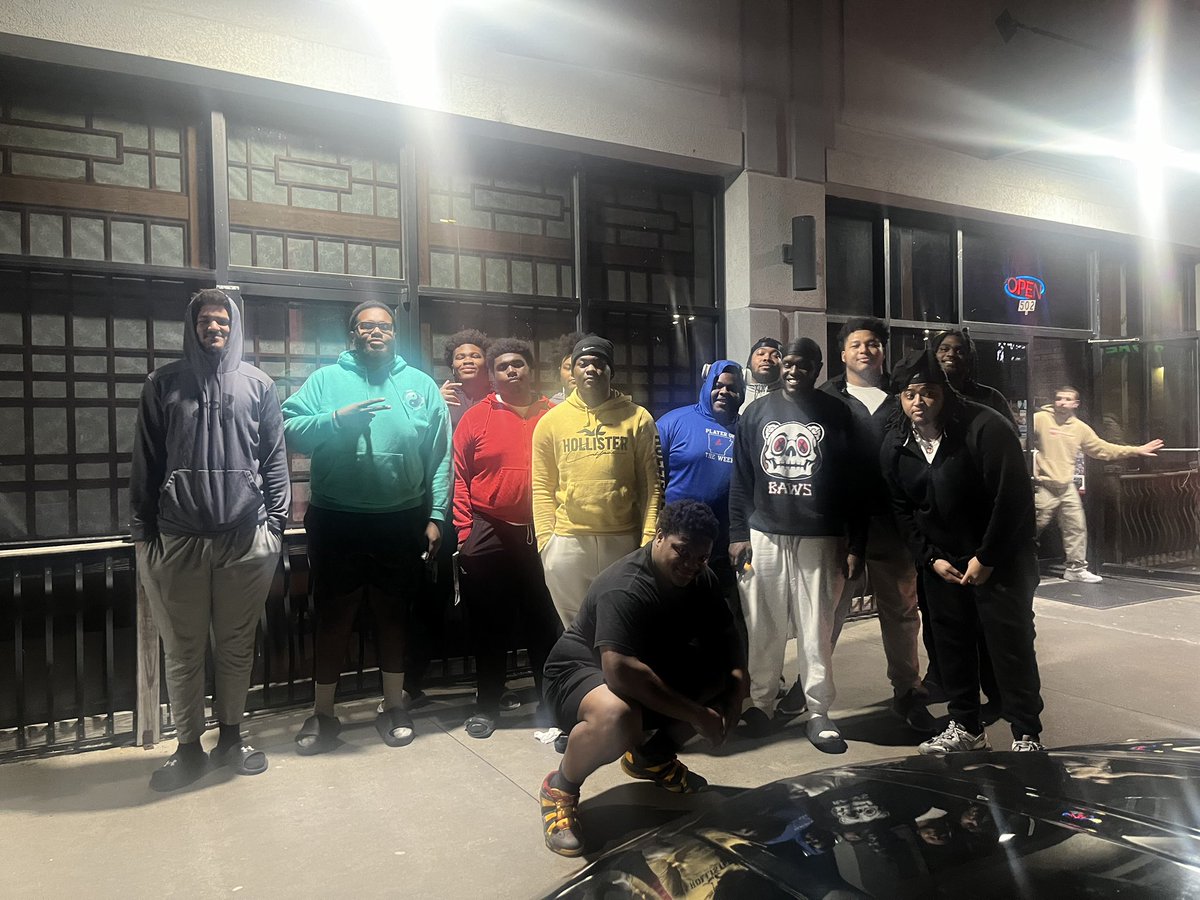 Landon Holcomb (@lholcomb2024) on Twitter photo Took my lineman out to eat today . Always gotta take care of the big boys upfront <a href="/Steve_Wallace_2/">Steve Wallace Jr</a> <a href="/CoachAHampton/">Alonzo Hampton</a> <a href="/coachtonyhull/">Coach Tony Hull</a> Took my lineman out to eat today . Always gotta take care of the big boys upfront <a href="/Steve_Wallace_2/">Steve Wallace Jr</a> <a href="/CoachAHampton/">Alonzo Hampton</a> <a href="/coachtonyhull/">Coach Tony Hull</a>