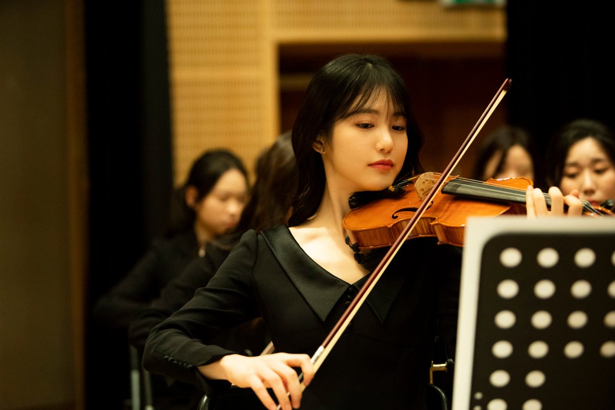 영화 <말할 수 없는 비밀> 장르물 분위기로 시작해서 달콤한 로맨스, 호러(귀신 이야기?)인가 하다 판타지로 막을 내리는 영화. 원작을 사랑하고...