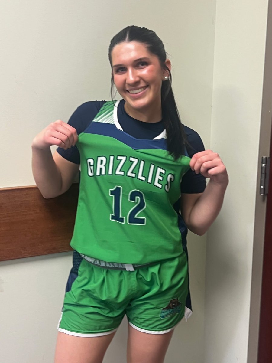 🏀 Player Spotlight: Hanna Tickle 

In an electrifying showdown against Ascend Leadership Academy, junior guard Hanna Tickle while playing with her HS team Clover Garden put on a performance finishing the game with an impressive stat line: 20 pts, 5 rebounds, 3 ast, &amp; 10 steals!
