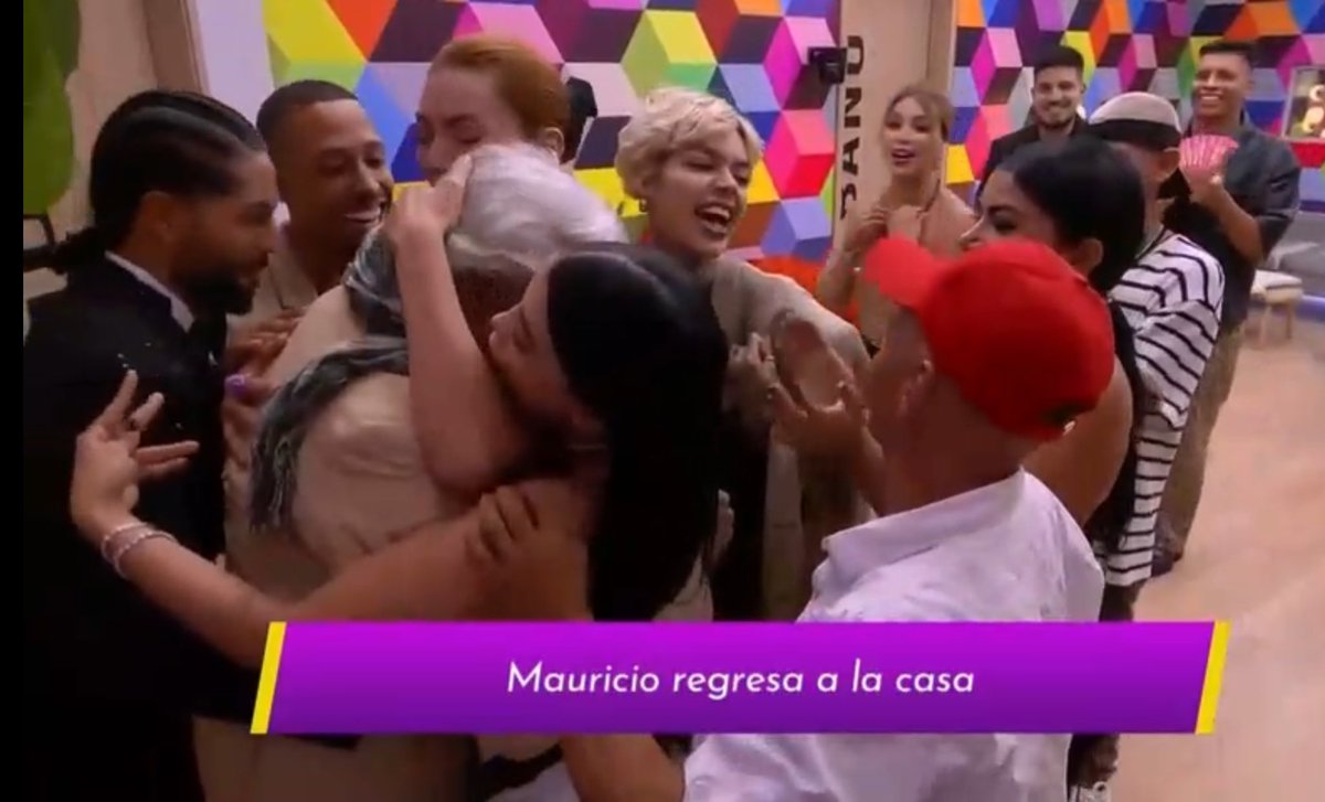 En estos momentos estoy de feliz como Melissa 😬😅

MI VIEJITOOOOO REGRESOOO! 

#LaCasaDeLosFamososCol 
#LaCasaDeLosFamososCol2