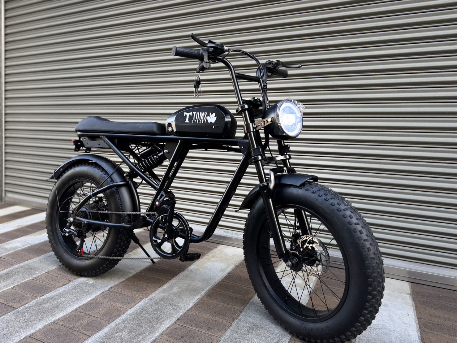 T TOMS 電動アシスト自転車 ブラック　トーマスストリート　73系モペット T TOMS 電動アシスト自転車 ブラック トーマスストリート 73系