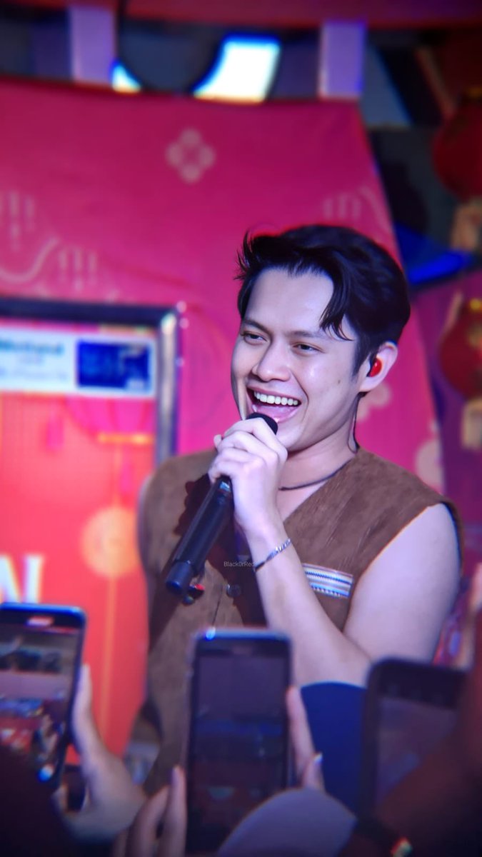 pororodut's tweet photo. happy terus yaaa rooonnnn!🖤 https://t.co/MQt1QtB75k