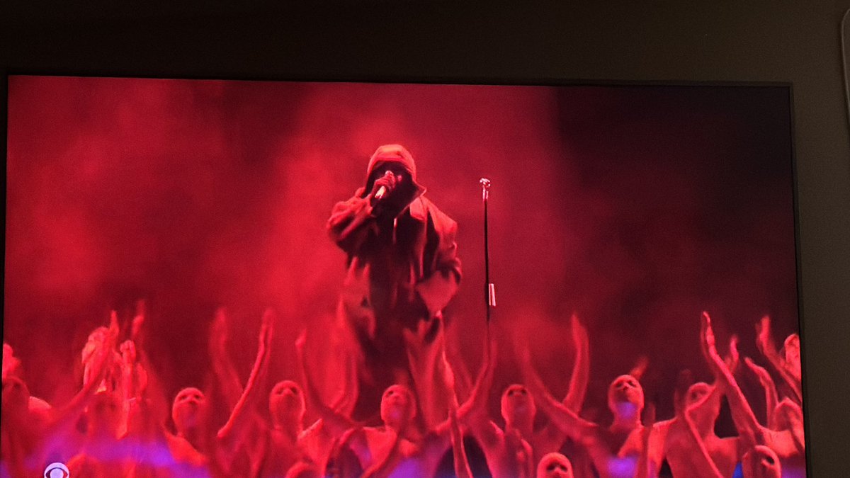 MementoMoriXO's tweet photo. ABEL’S PERFORMING CRY FOR ME AT THE GRAMMY’S RIGHT NOW!!! https://t.co/X784QWq6kf