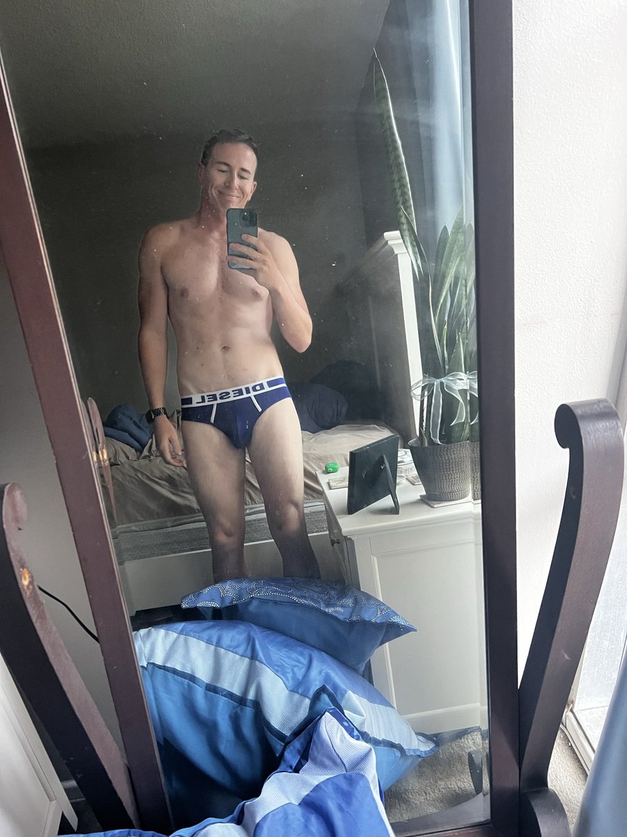 BigLoadsCody's tweet photo. Found this old mirror at someone’s house

#mirror #bwc #gay #selfie #cock https://t.co/ixX17NsSMs