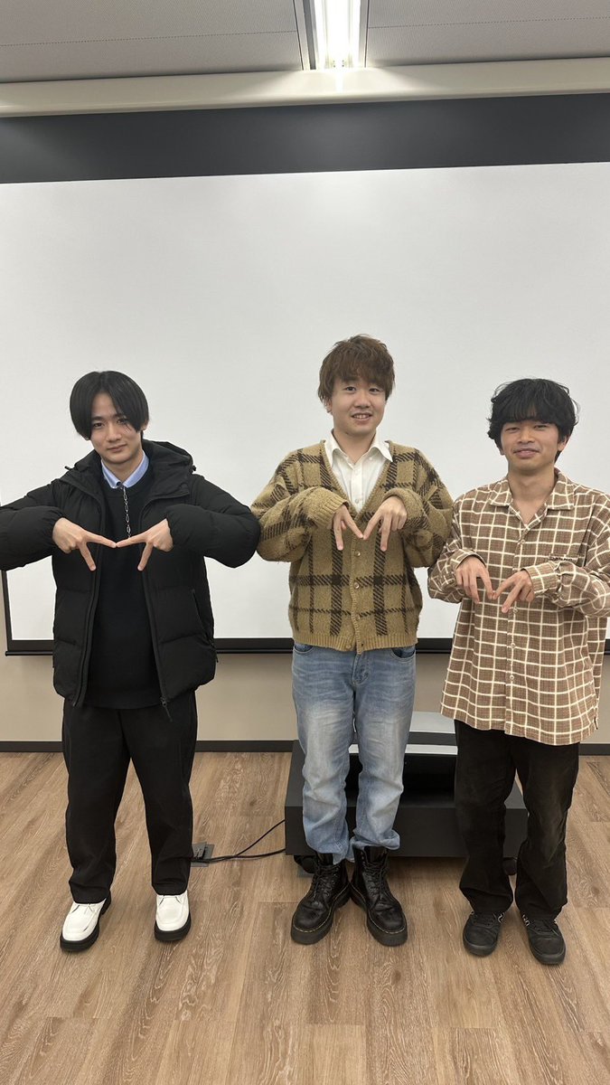 memory1223's tweet photo. 1月29日
  #今日のみーつ 

今回は、新しい活動をするための打ち合わせと、それぞれの仕事を決めました😊

来週から本格的に活動をしていきたいと思っています！

ぜひお楽しみに！

毎週水曜日見学者を募集しているので、興味のある方はDMお願いします😊

 #学生団体  #ボランティア  #インカレ https://t.co/j5nHO9ngYw
