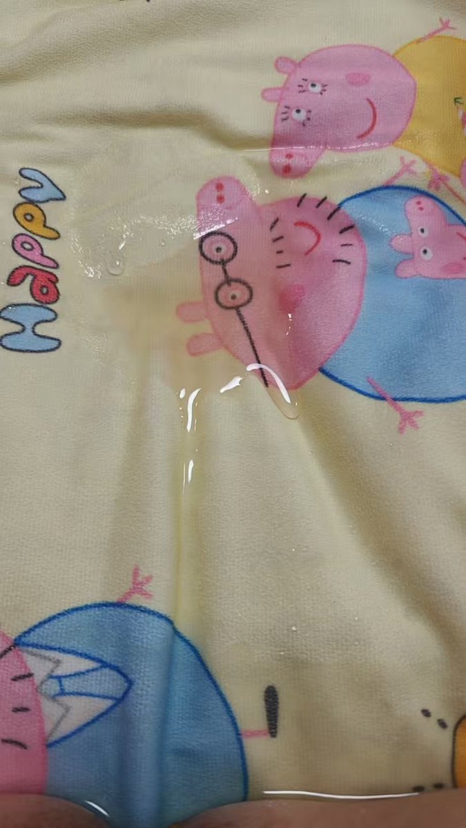 自慰喷水把床都喷湿了