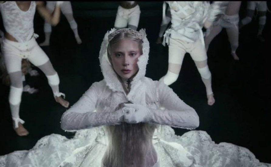 giohalliwell's tweet image. Are y’all seeing this??????????