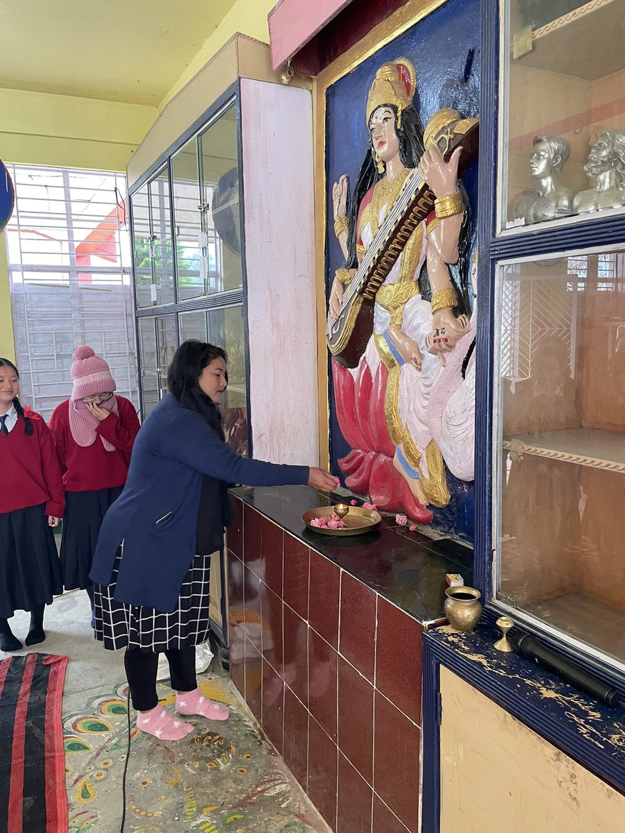 JNV_Megdong's tweet photo. विद्या, बुद्धि और संगीत की देवी माँ सरस्वती के आशीर्वाद से प्रकाशित हो हमारा ज्ञान! ✨📖

पीएम श्री जेएनवी मेगडोंग में वसंत पंचमी के शुभ अवसर पर भव्य सरस्वती वंदना का आयोजन।

@EduMinOfIndia @NVSHqNoida @DcShillong  @NVS_HQ @mschoudhary84 https://t.co/8N2XrptVSU