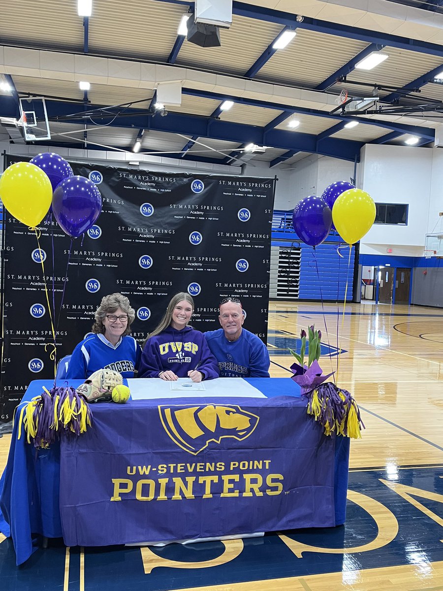 Ahafermann2025's tweet photo. Thank you for the best supporters and mentors!💗 @uwsp_softball @UWSPCoachRyan @ahafermann10 @chafermann https://t.co/gODo41IzdD
