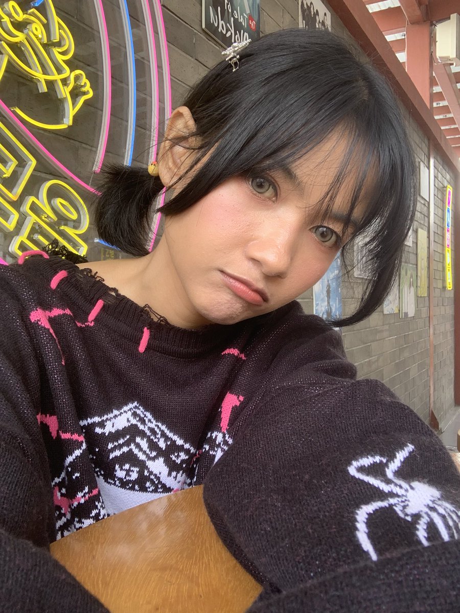 ada cinta tulus tersembunyi yang tak pernah mati 🎵
selamat pagii ..