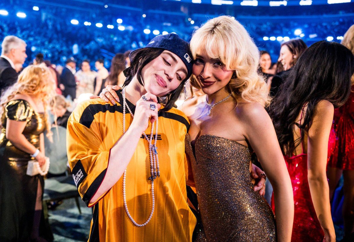 UpdatesBrinaBR's tweet photo. DONAS DOS SOTY! Sabrina Carpenter e Billie Eilish no #GRAMMYs. https://t.co/fC2R4RyML9