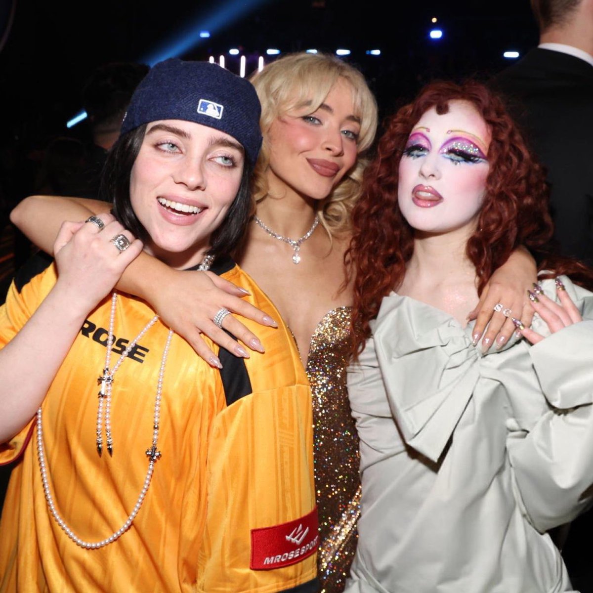 concertleaks's tweet photo. Billie Eilish, Chappell Roan, and Sabrina Carpenter pose for pictures together at The GRAMMYs! 
#GRAMMYs https://t.co/K35LWFYctO