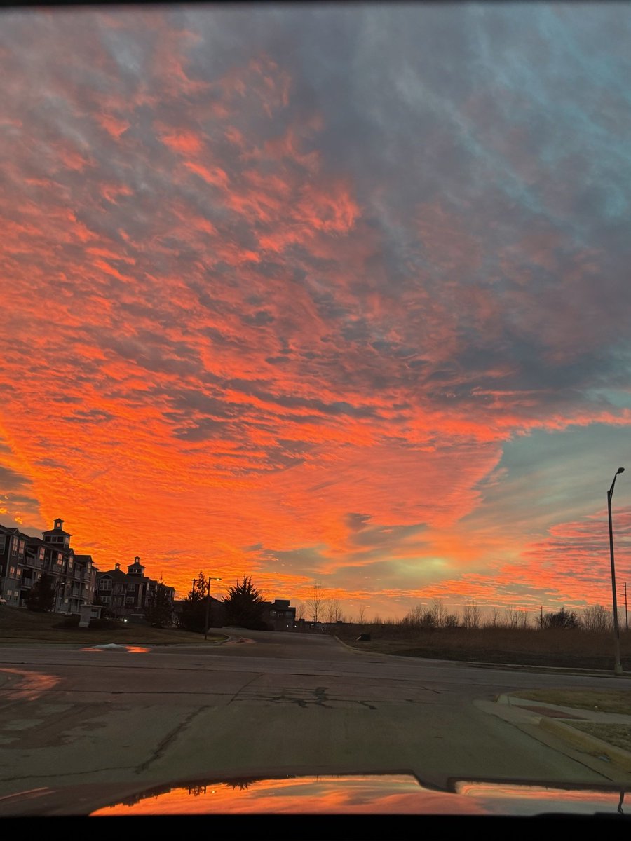 Shep06's tweet photo. @fox4wx kck https://t.co/5N51Soi6th