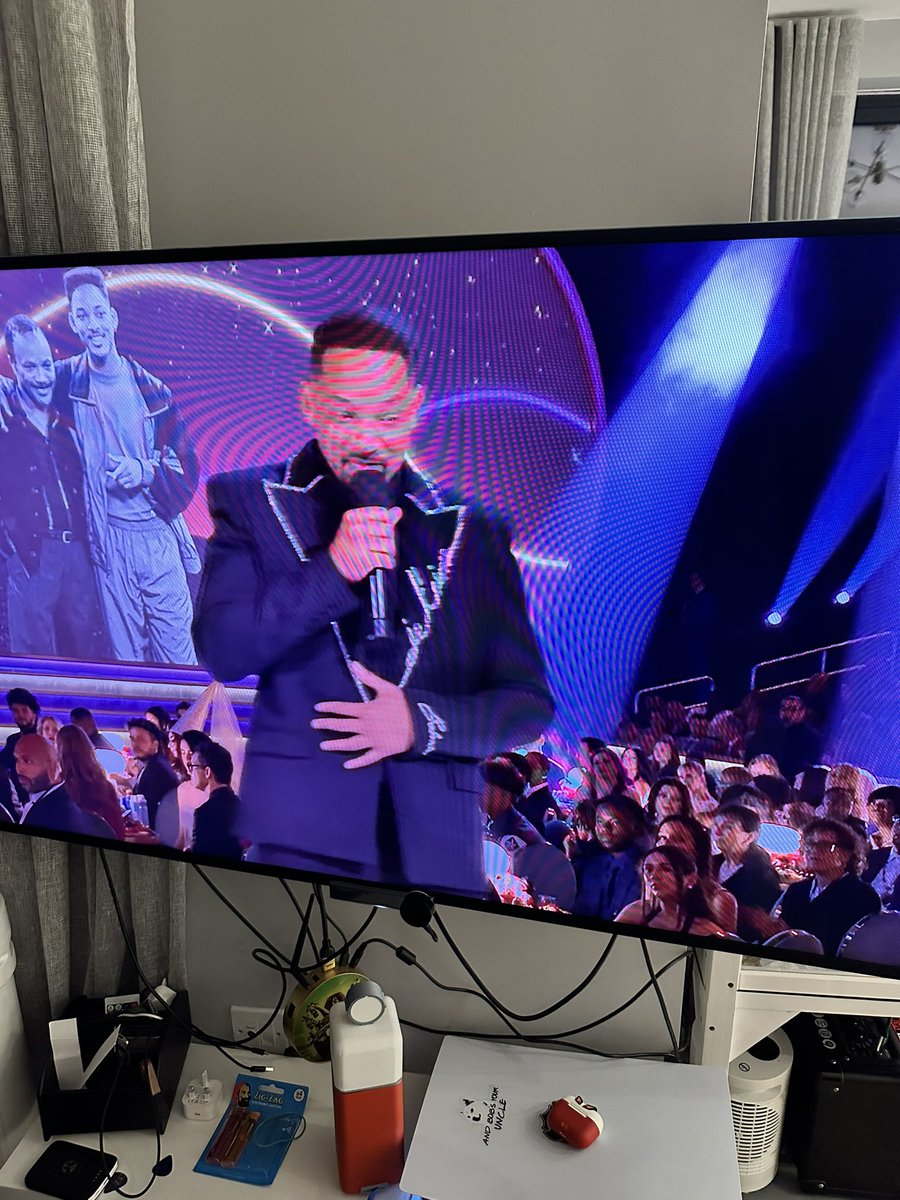 hmzpls's tweet photo. Hows this guy will smith prick still allowed on any stage, get to fuck https://t.co/Pef21wrq7t