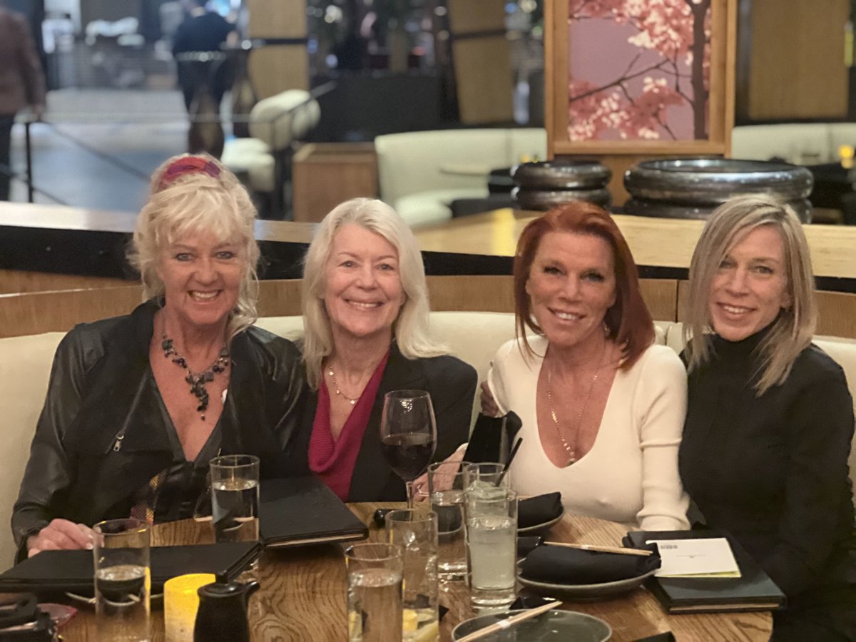 Wonderful evening out celebrating the sisters birthday!!!! With <a href="/Red35018845/">Red</a> and her sister <a href="/KiwisMum1/">Kiwi’s Mum</a> #drkiwi