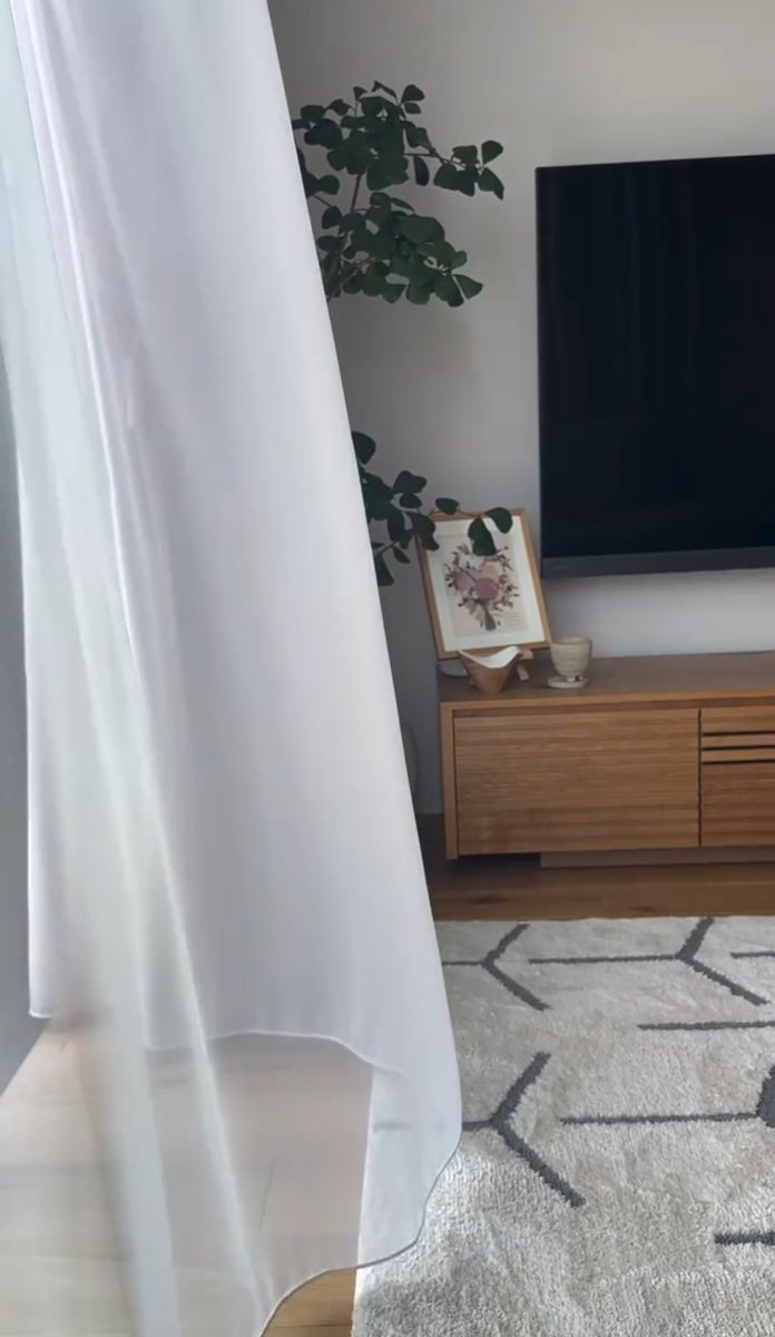 #まどろみの午後

なぜ微笑むのだろう
心が満たされて･･･

こんな深い愛を
今まで知らなかった

命は儚く短い
でも強く逞しく
君のために生きていこう

勇気が溢れると
涙も溢れて

勇気が溢れると
涙も溢れて

君の髪をなでる
僕は風になろう