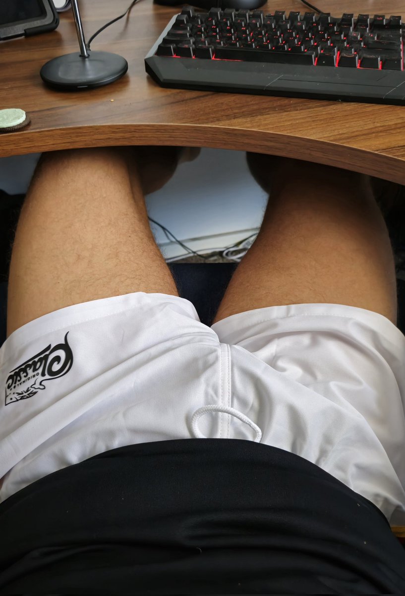 Another afternoon wfh 😈😏😁
RT if you would prefer me eating ur tight hole or under my desk servicing me 😉😈🍆💦
#footyshorts #wfh #gayaussie #horny