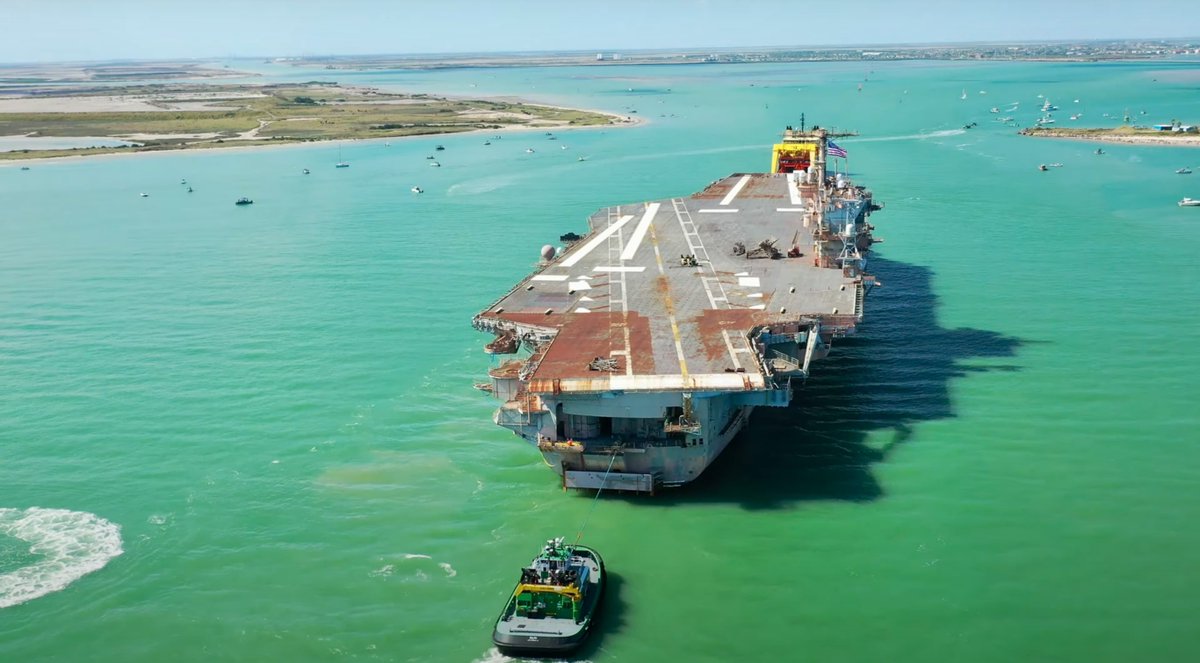 WarshipCam's tweet photo. Former USS John F. Kennedy (CV 67) aircraft carrier being towed into Brownsville, Texas for scrapping - February 2, 2025 #ussjohnfkennedy #cv67
SRC: YT- Tommy J. Saenz https://t.co/tp3kqklLSJ