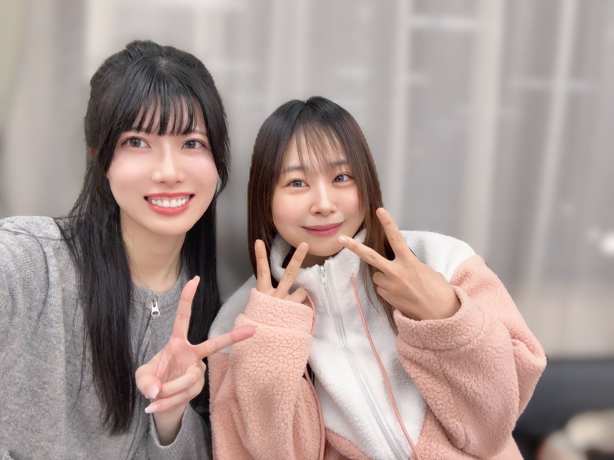 canasakisaki's tweet photo. #一握の紲 集中稽古終わりました！
明日から小屋入り、6日(木)から本番です。

稽古場で写真撮ってなさすぎたから駆け込みでみーりんさん(@kurosu_mirai)と✌🏻💜

和気あいあいと楽しい現場！でも苦しい！楽しい！
初日以外はまだチケットございます、ぜひ。
🎫 https://t.co/HTOQfJtJsR https://t.co/RsCGQznz8C