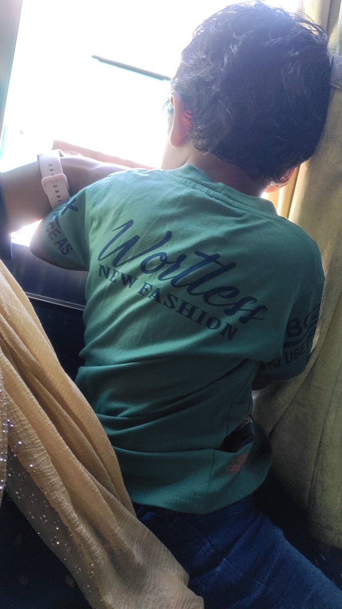 കൊല്ലത്ത് വെച്ചൊരു കല്യാണം ഉണ്ടിന്ന്..പോവാനും മാത്രം ബന്ധം ഒന്നൂല്ല..😶

പിന്നെ ബസിൽ ഒരു long യാത്ര പോവാനുള്ള ഇഷ്ടം കൊണ്ടും സദ്യ കഴിക്കാനുള്ള ആഗ്രഹം കൊണ്ടും ഉടുത്തൊരുങ്ങിയിറങ്ങി നേരത്തേ window seat പിടിച്ച് ഇരിപ്പുണ്ട്...😂