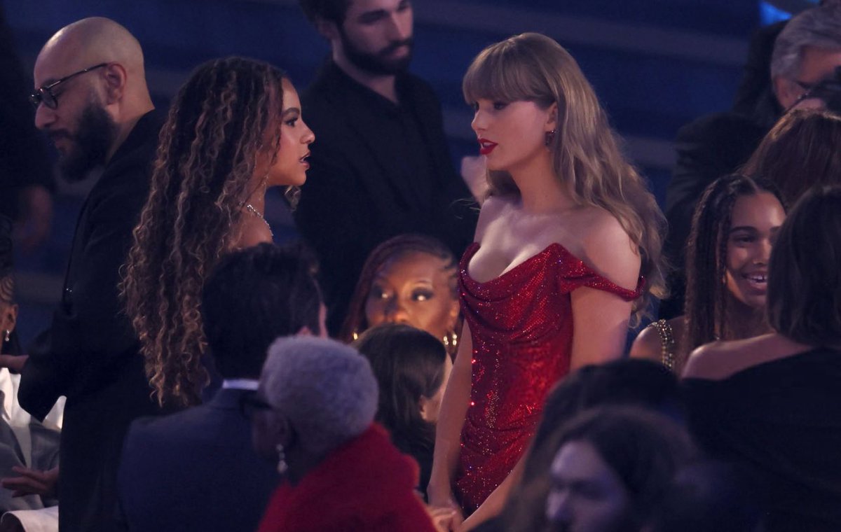 Taylor and Blue Ivy talking to each other at the #GRAMMYs 🥺