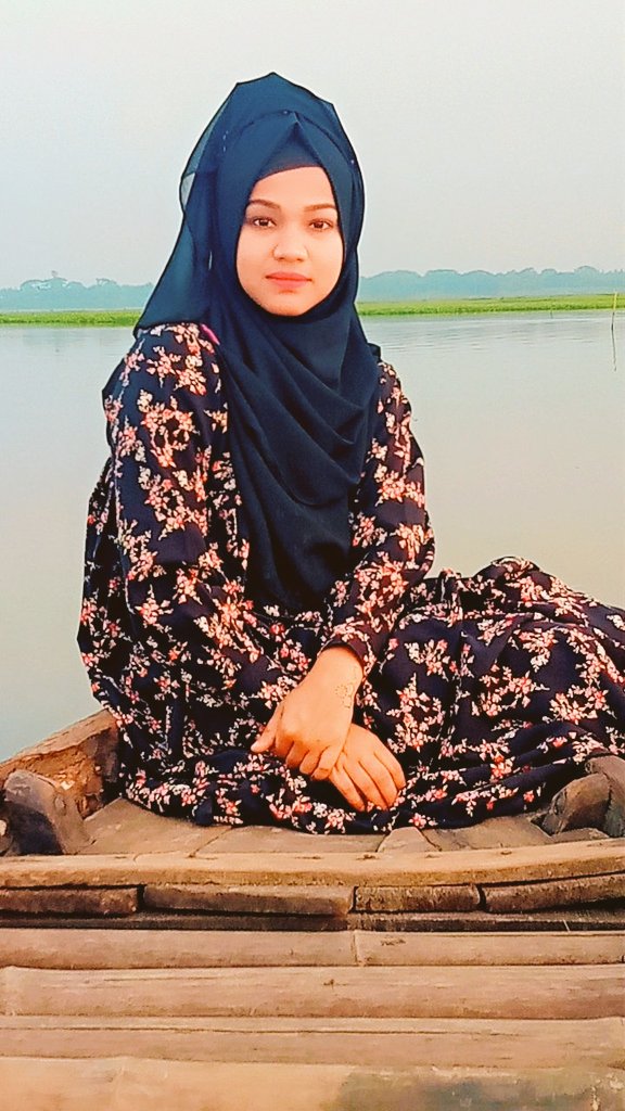 “সত্য যে কঠিন ,
কঠিনেরে ভালোবাসিলাম , 
সে কখনো করে না বঞ্চনা ।”
