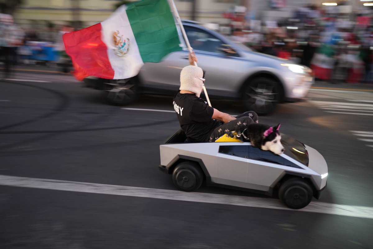 I’m still working on editing my footage from the anti-ICE protest downtown but I wanted to share this photo of the coolest protester I’ve ever seen