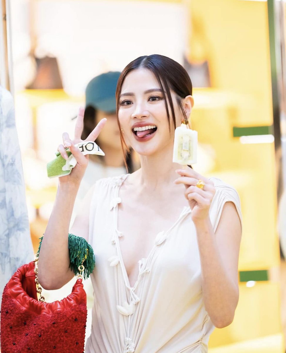 lonnyshappiness's tweet image. #loewe popsicle by #lonnysicecream
contact us Line @ lonnys Tel. 0992922949
___
CR : @artsayhi_
CR twitter @ JWTutuu

#lonnyshappiness #ใบเฟิร์นพิมพ์ชนก 
#happinessyourway #jinwookbus #gunatthaphan
#customizedicecream  #ไอติม3มิติ