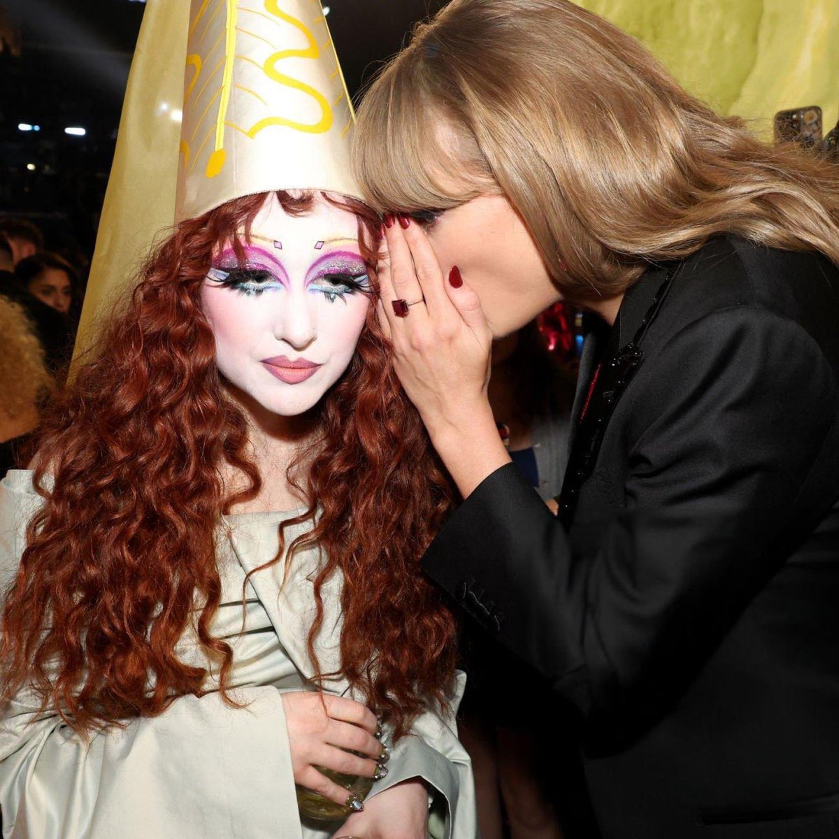 Taylor Swift talking to Chappell Roan at the #GRAMMYs.