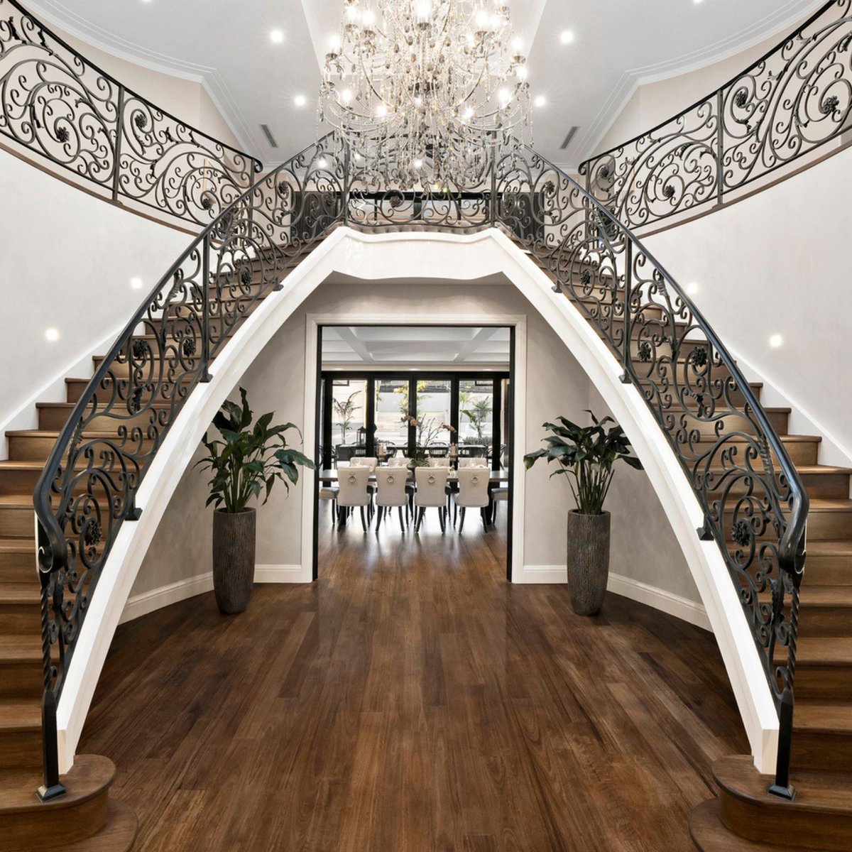 homelycomau's tweet image. 3 White Lodge Court, Donvale, is a breathtaking one-acre estate offering space, style, and incredible amenities.

See more: buff.ly/4aJOFNt

Listed by: RT Edgar Manningham

#donvale #oneacre #pool #tenniscourt #cinema #mansion #realestate #forsale #wowhomes #homely