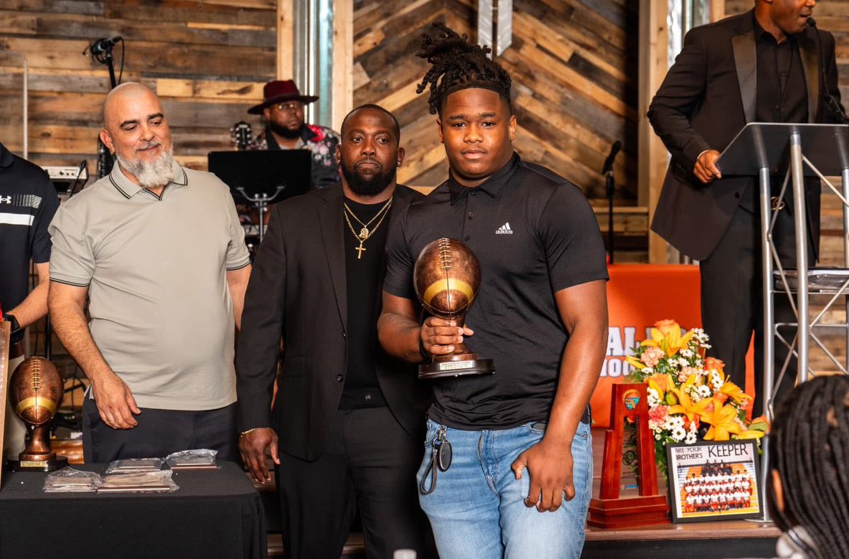 Defensive Player of the Year 🙏🏾 Thank you <a href="/lwhs_f/">Lake Wales  Football</a>  Back 4 More 🧡 <a href="/CoachGrant_LW/">Coach Grant</a> <a href="/TaVarisJohnson9/">Coach Johnson</a> <a href="/CoachAG_3/">Agee</a> <a href="/H2_Recruiting/">Hasani (H2) | Football Recruiting</a>