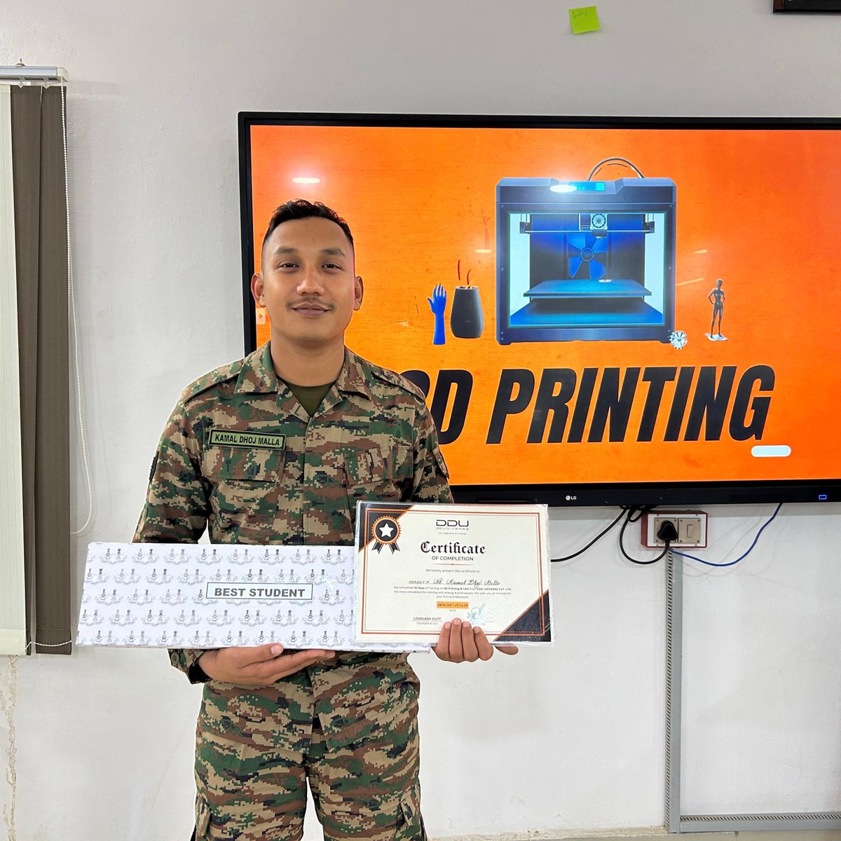 suryacommand's tweet photo. #IndianArmy 
#SuryaCommand 

39 Gorkha Training Centre, #Varanasi unveiled its state-of-the-art 3D Printing Lab. Participants of 3D Printing & Drone Development Course practised to transform concepts into prototypes, honing their technical expertise and paving the way for future technological innovations. Endeavours are on to empower our soldiers to convert visionary ideas into reality.

#OnPathToTransformation #DecadeOfTransformation #Technology #3DPrinting #DroneTechnology #FutureReady #InnovationInMotion

@adgpi
@ProDefLko
@PRODefDehradun
@PROdefprayagraj
@SpokespersonMoD
@UBArea_IA 
@HQ_IDS_India 
@MinofDefIndia
@PrayagrajSA_IA