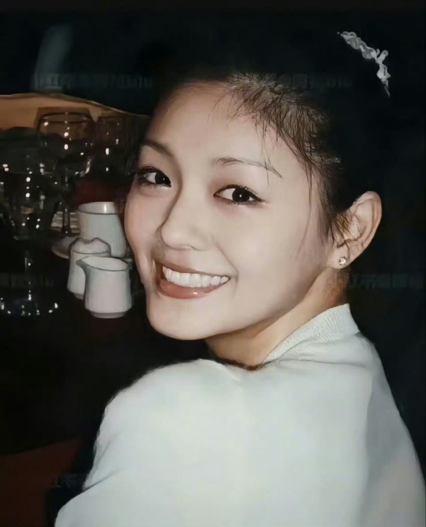 benerbet's tweet photo. Innalillahi, rest in peace Barbie Hsu. Idola banyak orang, terutama penggemar drama Meteor Garden berkat perannya jadi Shan Chai saat itu.

Meninggal karena terkena Influenza dan mengalami pheumonia saat jalan-jalan di Jepang.

Karyamu akan abadi selamanya, Cece 🥹🤍🙏 https://t.co/h2EQh8mzpo