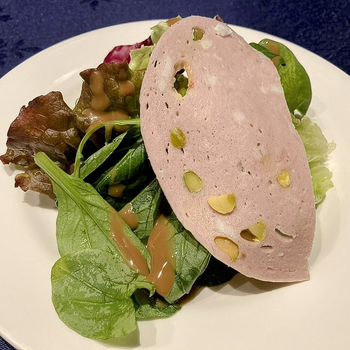 NoblePearl's tweet photo. 弊社社長のランチ #GINZAItalianFabis さん。
今回は、#サーモンとイクラの大葉ジェノベーゼソーススパゲッティ をオーダー。
サラダ·自家製パン·ドリンクが付いた、お得なランチセットです。
全席個室の隠れ家イタリアン #Fabis さん。
是非、美味しい銀座のイタリアンをお召し上がりくださいませ。 https://t.co/eAxnFvKMbl