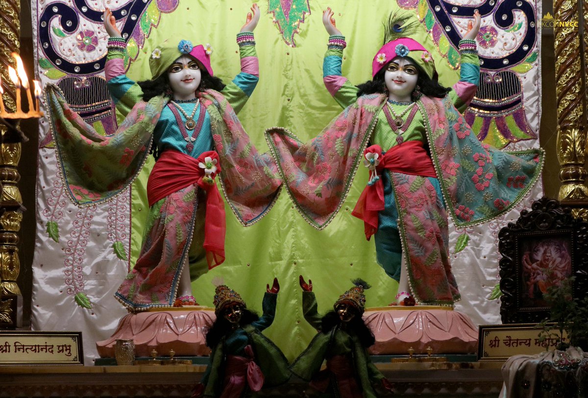 ISKCONPune's tweet photo. 🌷Mangal Arati Darshan🌷🗓03/02/2025🙏🚩@ISKCONNVCCPune🚩
.
.
#ISKCONNVCC #ISKCONPune #ISKCONNVCCPune #ISKCON
#Vasantapanchami #Vasantapanchami2025 #Panchami
#kumbhmela2025 #kumbhmela #Prayagraj
#PrayagrajMahakumbh2025 #3rdfebruary #3rdfebruary2025
#Monday #Harinaamsankirtan https://t.co/HszrINYKHI
