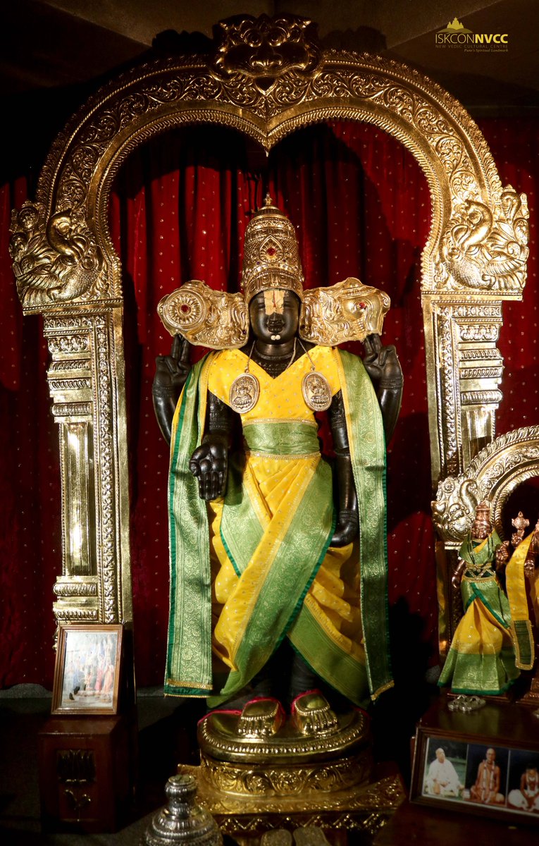 ISKCONPune's tweet photo. 🌷Mangal Arati Darshan🌷🗓03/02/2025🙏🚩@ISKCONNVCCPune🚩
.
.
#ISKCONNVCC #ISKCONPune #ISKCONNVCCPune #ISKCON
#Vasantapanchami #Vasantapanchami2025 #Panchami
#kumbhmela2025 #kumbhmela #Prayagraj
#PrayagrajMahakumbh2025 #3rdfebruary #3rdfebruary2025
#Monday #Harinaamsankirtan https://t.co/HszrINYKHI