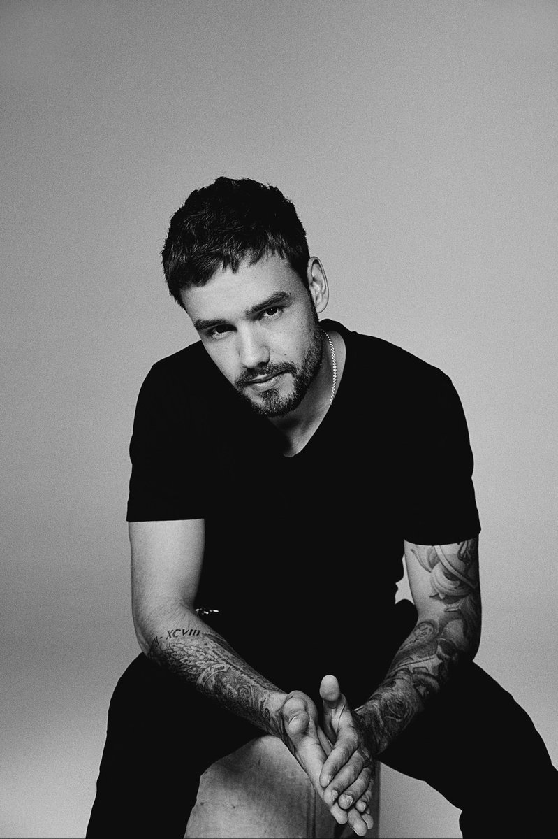 MogaliReports's tweet photo. The #GRAMMYs pays tribute to Liam Payne in their memoriam. 🕊️.

#Grammys2025 #LiamPayne #GrammyAwards #GRAMMY https://t.co/7qMDIgj3u2 https://t.co/tg2DRUBg48