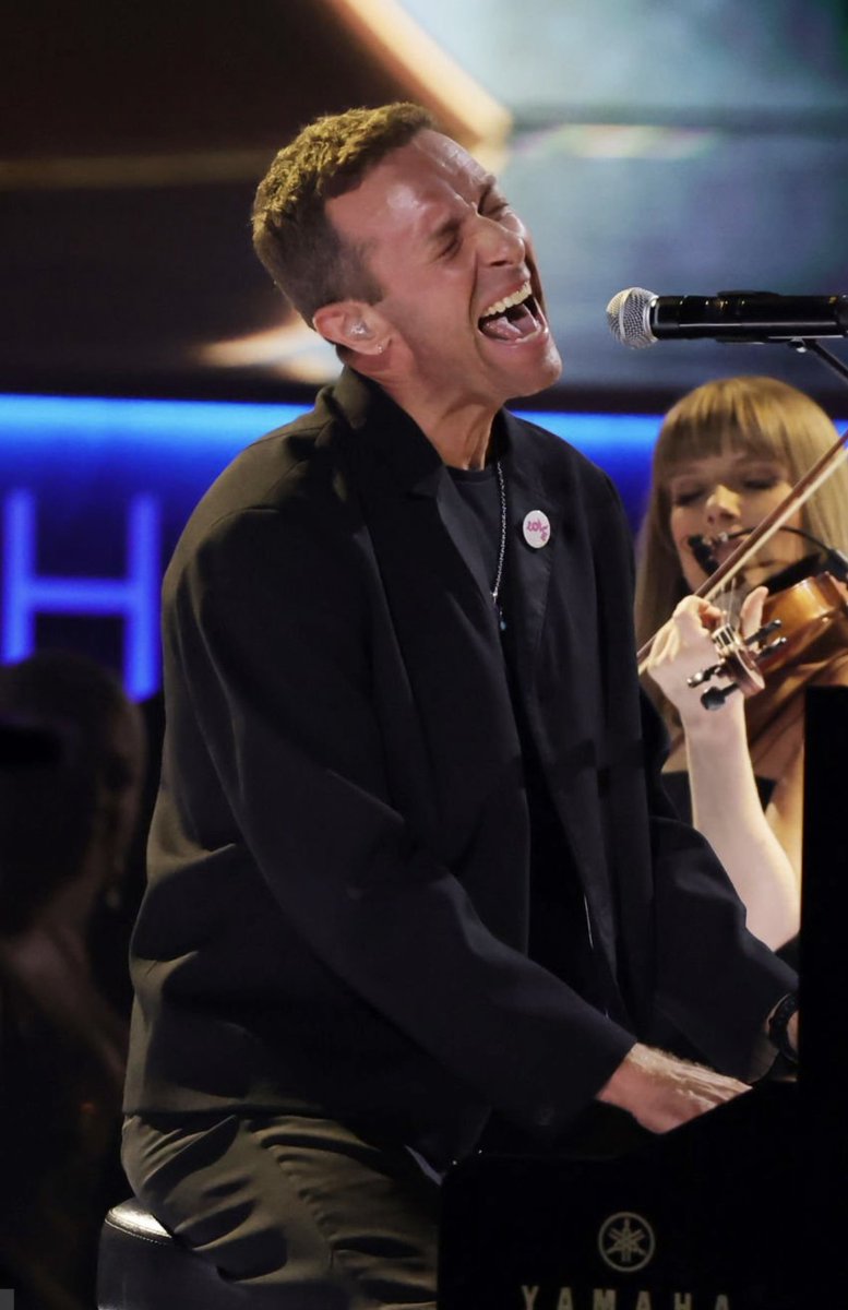 más Coldplay tweet media