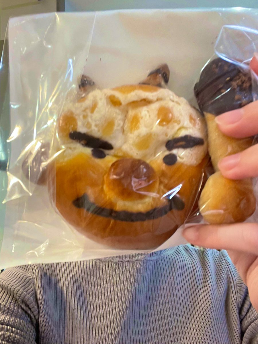 ご無沙汰しております✨
皆様お変わりございませんか？☺️

実は家庭の事情で
しばらくお休みを頂いておりました🥺

突然のまさかも、すぐに相談でき
迅速な対応をして頂ける職場。
とてもありがたいなぁと感じました😌

…あとこれは
昨日の節分で食べた鬼パンです笑
#企業公式がお疲れ様を言い合う