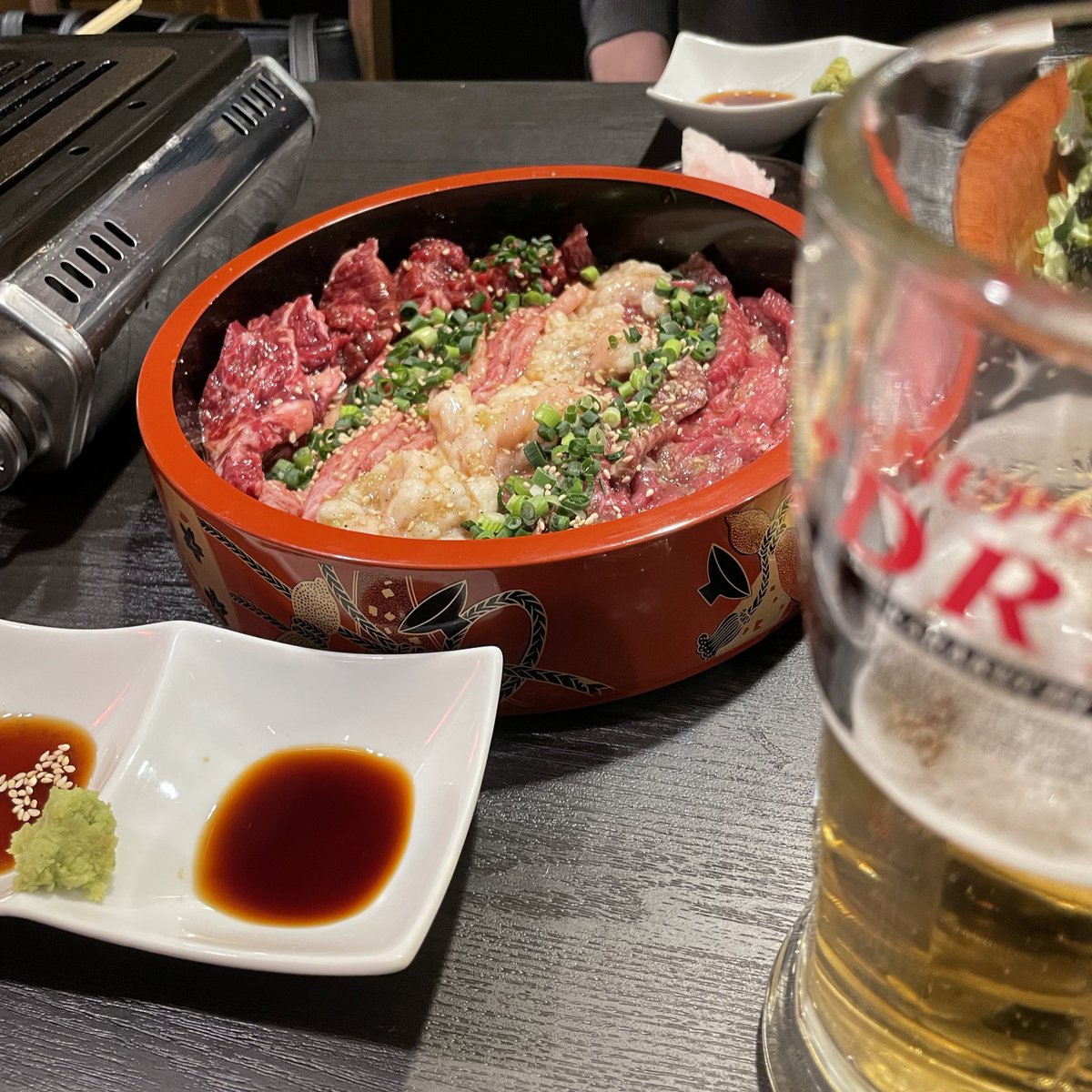 t3kan00's tweet photo. メラノCCと松本湯のコラボ良かったよ！
コラボガチャも置いてあって“当たり”のタオルをゲットしました🥰メラノフルセットを持参して挑んだけど、化粧水•美容液•保湿ジェルが専用冷蔵庫に完備されてて感動しました✨
サウナで整った後に焼き肉屋でビールをぶち込む最高な休日はいかがですか😍 https://t.co/iEPcozcVKg