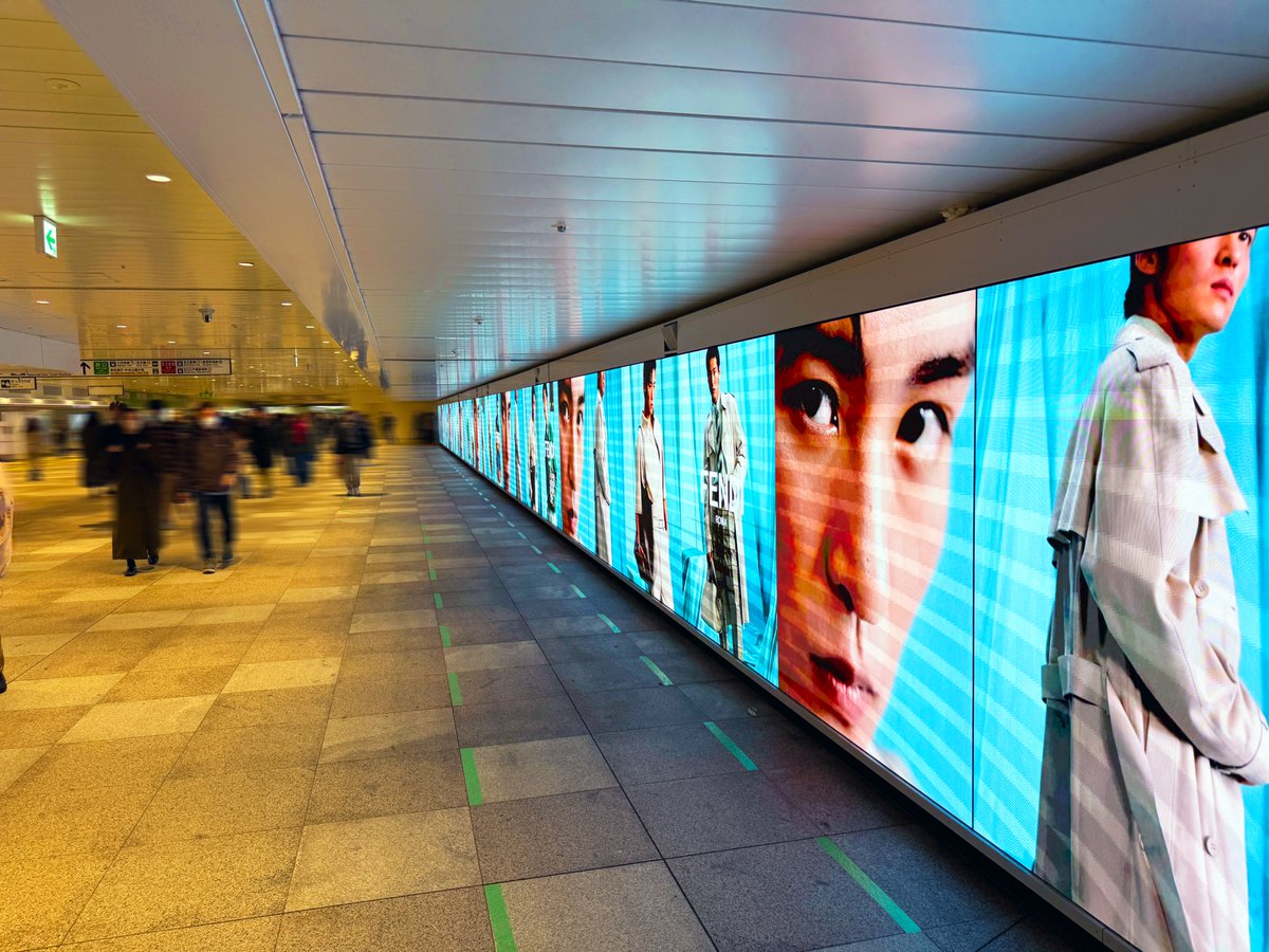 各地で大規模展開中の、Snow Man #目黒蓮 さん起用のFENDIの広告、今週