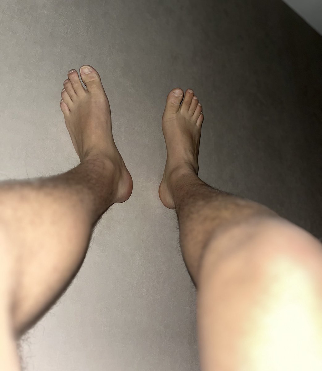 Un slavemoney prêt à me lécher les pieds et venir raquer dans mes dm ? #cashmaster #moneyslave #feet #rebeu #bi #gay