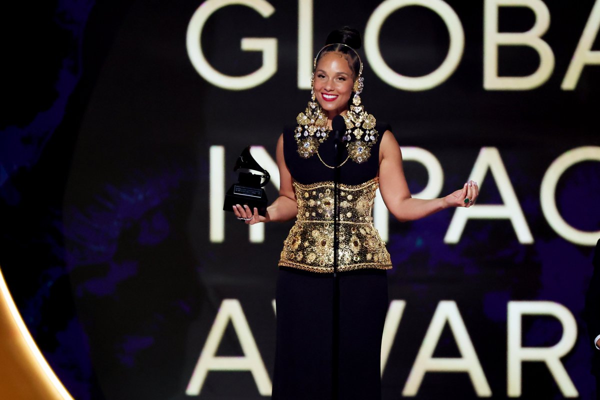 RecordingAcad's tweet photo. From her timeless music to her unwavering dedication to uplifting others, @AliciaKeys has made an indelible impact on the world. 

Alicia embodies everything the Dr. Dre Global Impact Award represents – her artistry knows no bounds, her advocacy inspires meaningful change, and her influence has profoundly shaped culture.