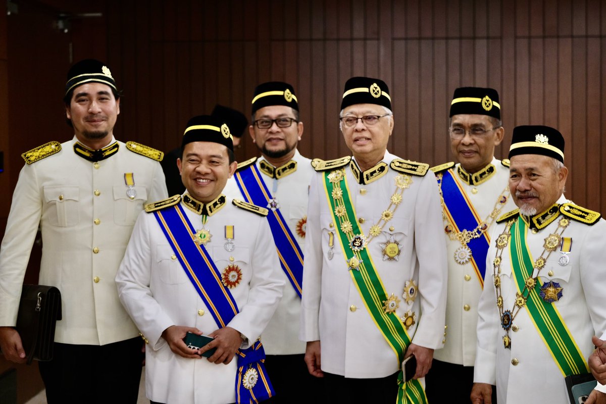 wanfayhsal's tweet photo. Bismillah. Gelanggang sudah dibuka. Ayuh perjuangkan keadilan buat agama, nusa dan bangsa.
#BinaMachang #Machang #MembangunBersamaIslam #TeamWAF #WanFayhsal #Machester #DewanRakyat #Parlimen https://t.co/u6IHPGbx9d