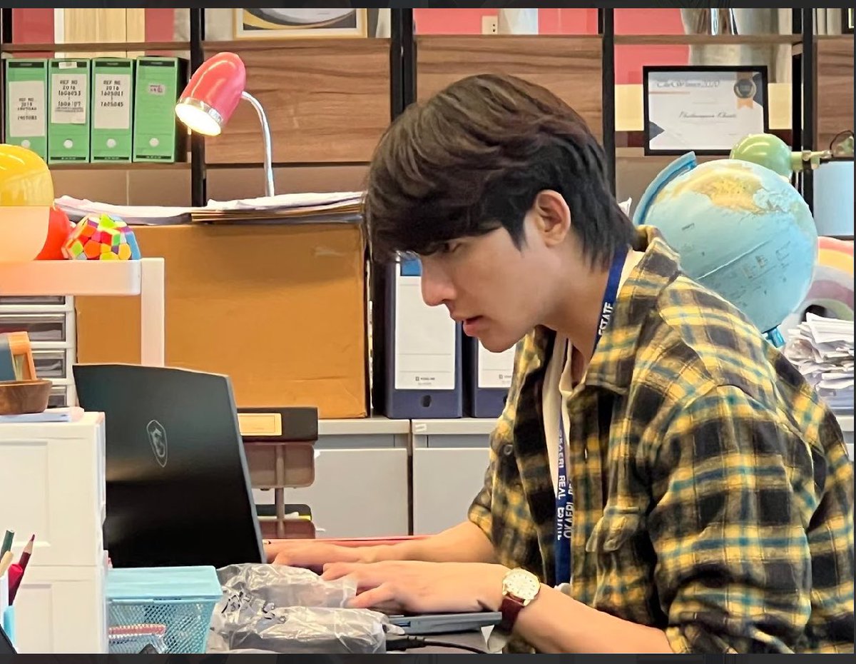 Earth_Pirapat's tweet photo. วันนี้วันจันทร์ 😖 https://t.co/Je6qRPDWya