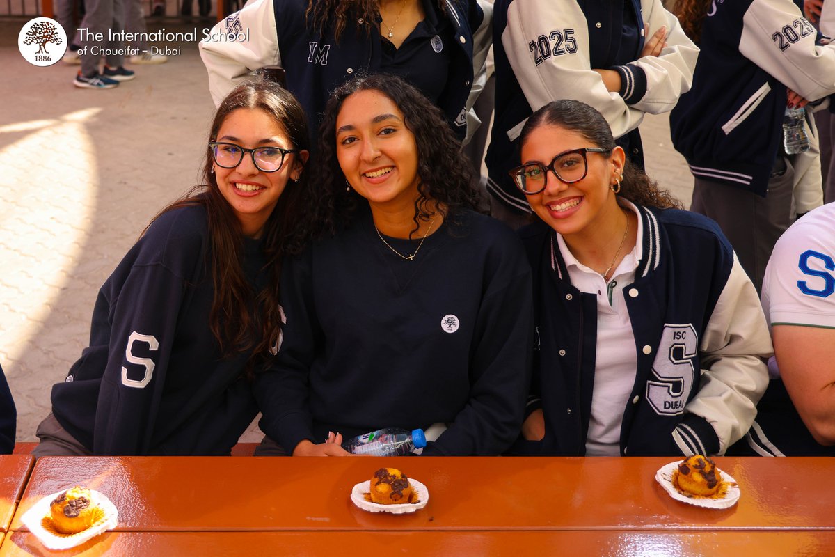 TeachinginDubai's tweet image. Who can eat a cupcake the fastest? 🧁💨 The Grade 12 Cupcake Challenge at The International School of Choueifat - Dubai was a race to the finish, with students going head-to-head to see who could conquer their cupcake the quickest! 🏁🍴 

#CupcakeChallenge #Grade12Fun #SABIS