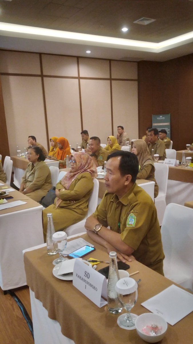 Kick-off Meeting Gunungkidul menghadirkan perwakilan kepala sekolah dan guru dari SDN Karangnongko 1, SDN Karangnongko 3, SDN Petoyan, dan SDN Klampok. Peserta program SCILLS ini bagian dari pelaksanaan 8 wilayah kabupaten pesisir selatan Jawa rawan bencana.