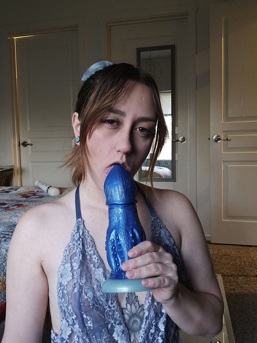 BoundLilKitten's tweet photo. Oh hey there 😘 https://t.co/QKQT1QOnc5